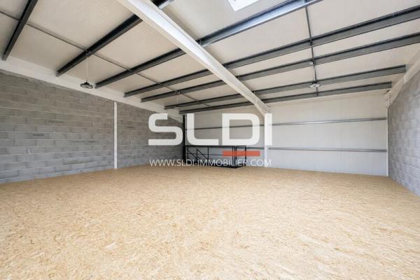 Locaux d'activités A LOUER - SATHONAY CAMP - 375 m²