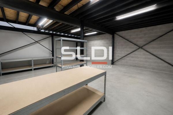 Locaux d'activités A LOUER - SATHONAY CAMP - 375 m²