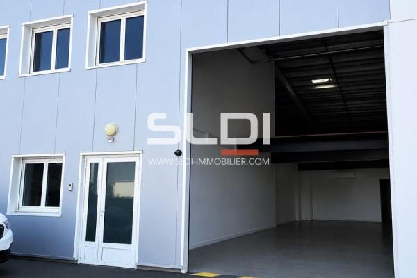 Locaux d'activités A LOUER - SATHONAY CAMP - 200 m²
