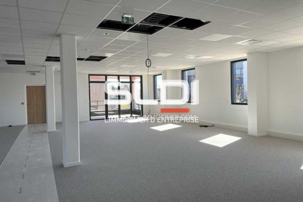 Bureaux A LOUER - VENISSIEUX - 225 m²