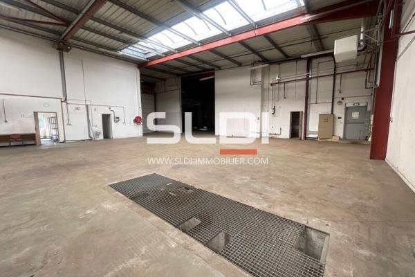 Locaux d'activités A LOUER - MORNANT - 880 m²