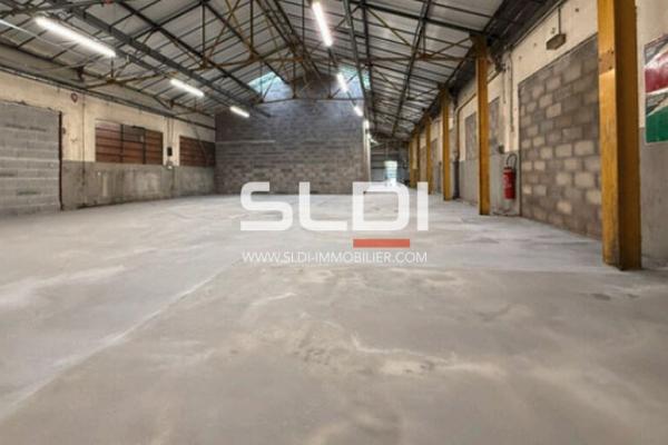 Locaux d'activités A VENDRE - SAINT GENEST LERPT - 235 m²