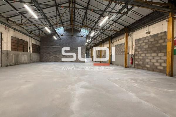 Locaux d'activités A VENDRE - SAINT GENEST LERPT - 235 m²