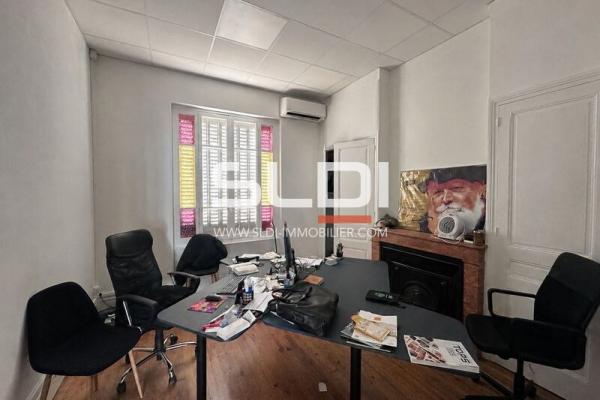 Commerces A LOUER - VILLEURBANNE - 195 m²