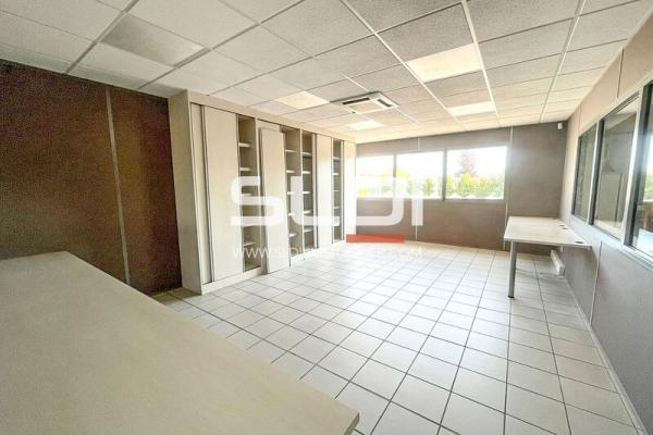 Locaux d'activités A LOUER - VOURLES - 870 m²