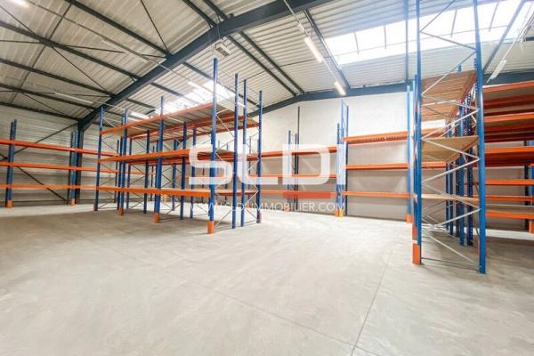 Locaux d'activités A LOUER - VAULX EN VELIN - 931 m²