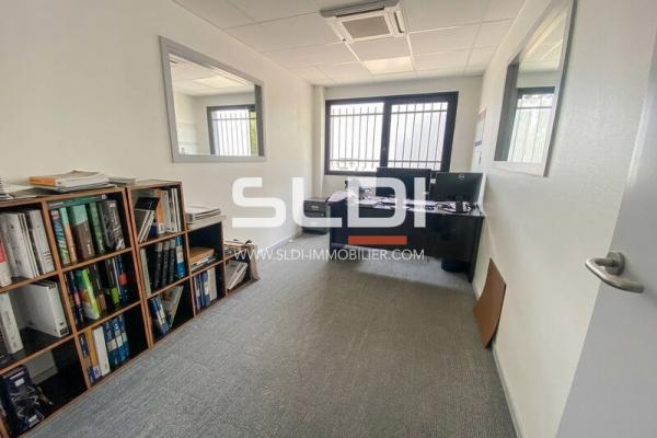 Locaux d'activités A LOUER - VAULX EN VELIN - 931 m²