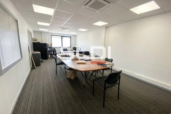 Locaux d'activités A LOUER - VAULX EN VELIN - 1 115 m²