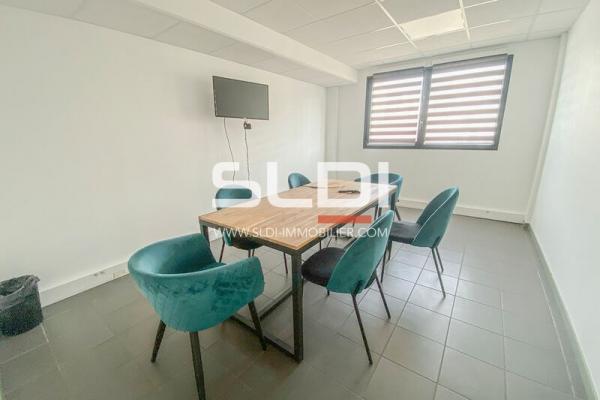 Locaux d'activités A LOUER - VAULX EN VELIN - 1 088 m²