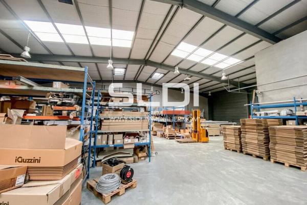 Locaux d'activités A LOUER - VAULX EN VELIN - 891 m²