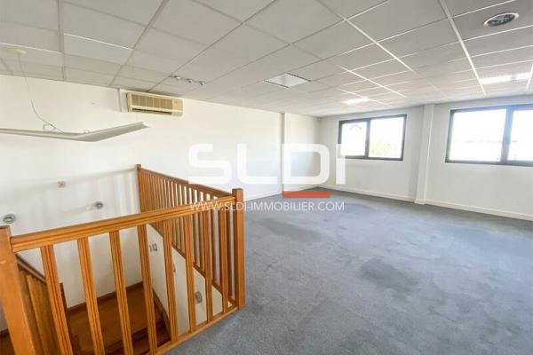 Locaux d'activités A LOUER - VAULX EN VELIN - 891 m²