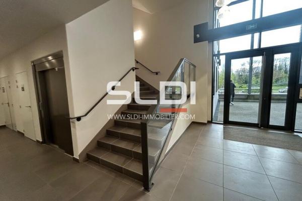 Bureaux A LOUER - LIMONEST - 243 m²
