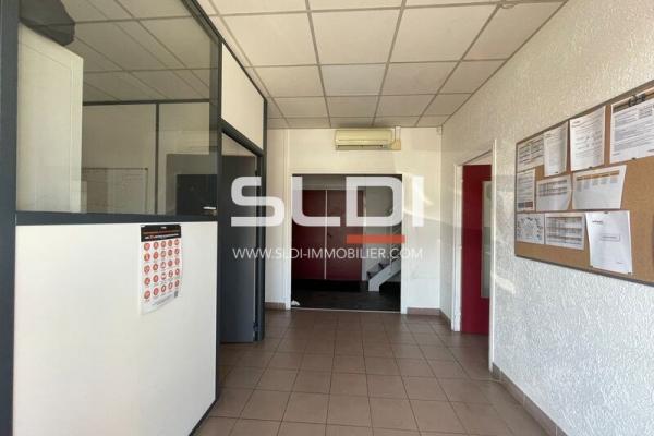 Locaux d'activités A LOUER - CHASSIEU - 333 m²