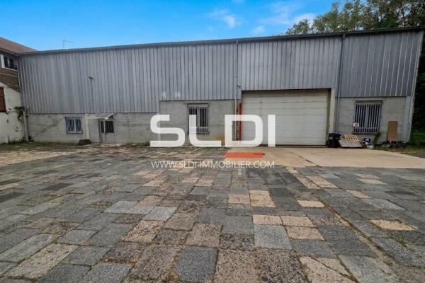 Locaux d'activités A LOUER - SAINT ETIENNE - 1 050 m²