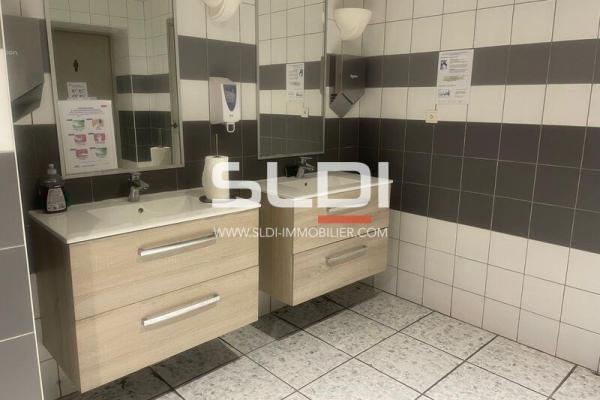 Bureaux A VENDRE - AMBERIEUX - 670 m²