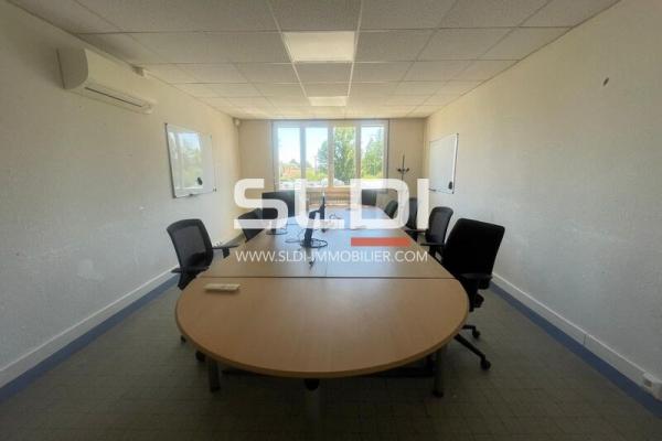 Locaux d'activités A VENDRE - AMBERIEUX - 1 910 m²