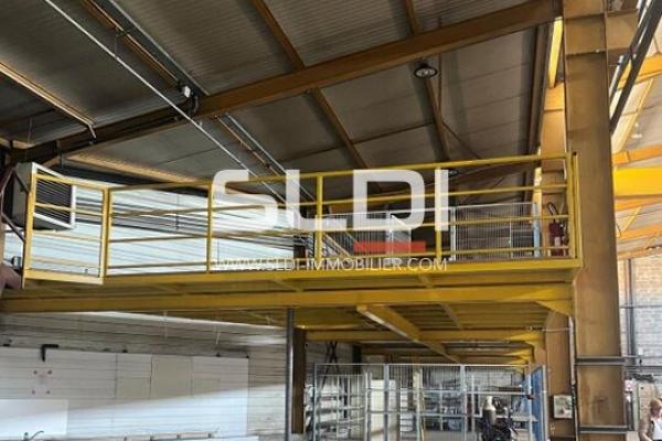 Locaux d'activités A LOUER - VAULX EN VELIN - 2 140 m²