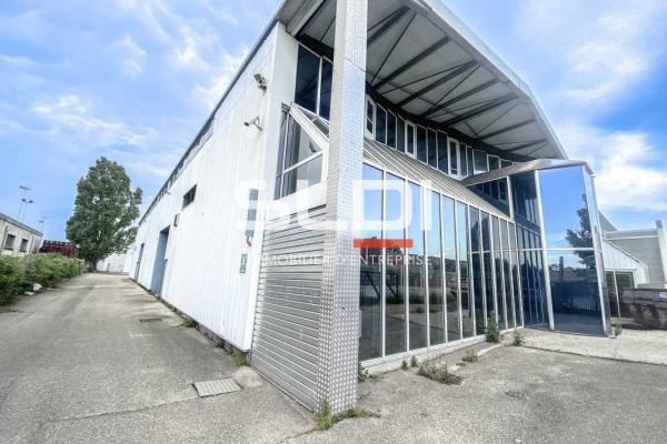 Locaux d'activités A LOUER - VAULX EN VELIN - 2 140 m²