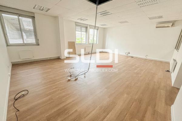 Bureaux A LOUER - VILLEURBANNE - 545 m²