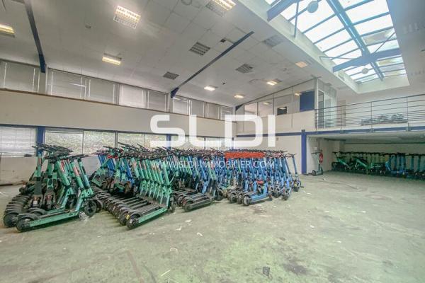 Locaux d'activités A LOUER - SAINT FONS - 930 m²