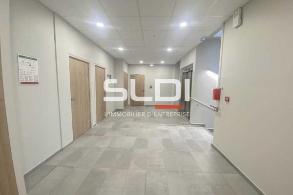 Bureaux A VENDRE OU A LOUER - MONTLUEL - 1 311 m²