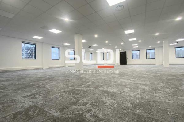 Bureaux A VENDRE OU A LOUER - MONTLUEL - 1 311 m²