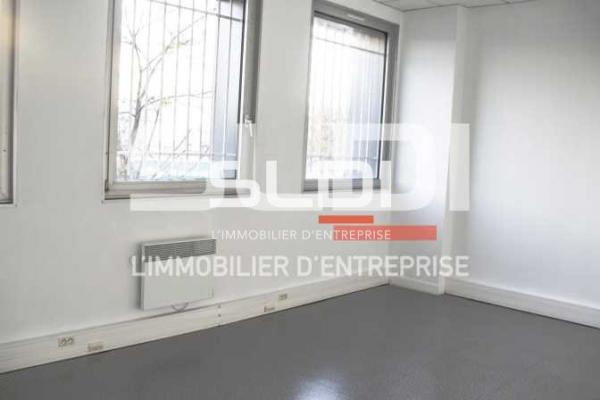 Locaux d'activités A LOUER - VENISSIEUX - 3 688 m²