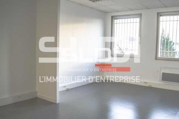 Locaux d'activités A LOUER - VENISSIEUX - 3 688 m²