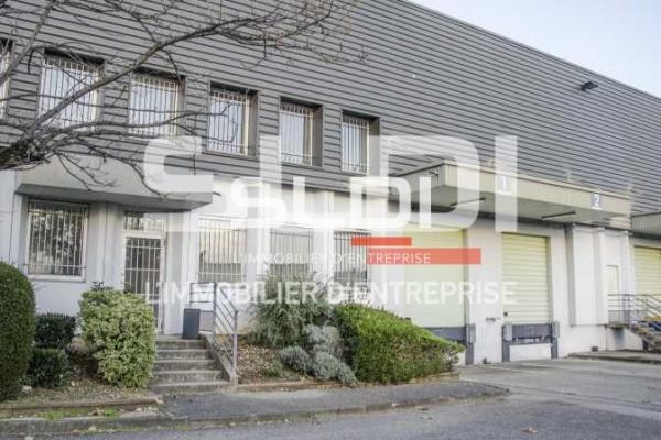 Locaux d'activités A LOUER - VENISSIEUX - 3 688 m²