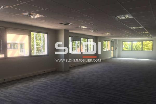 Bureaux A LOUER - SAINT PRIEST - 1 432 m²