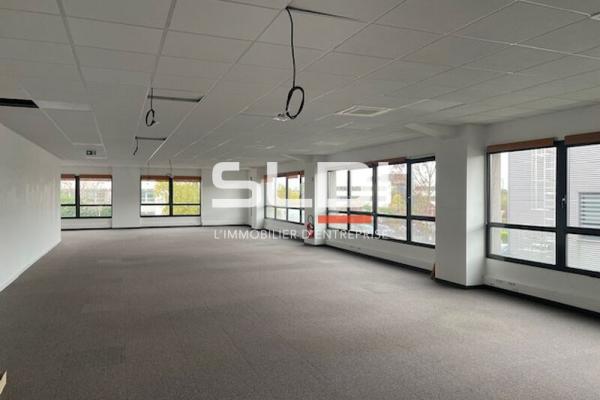 Bureaux A LOUER - SAINT PRIEST - 1 216 m²