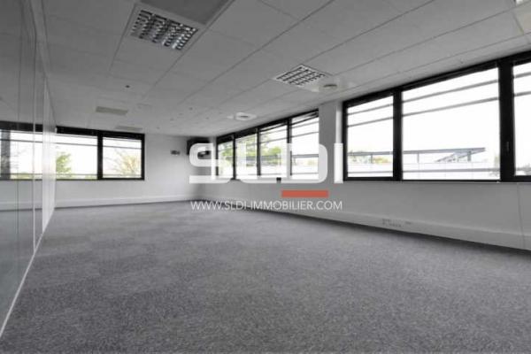 Bureaux A LOUER - SAINT PRIEST - 970 m²