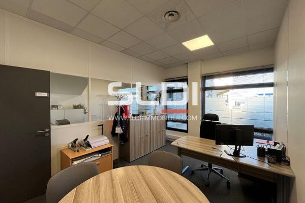 Locaux d'activités A LOUER - VAULX EN VELIN - 2 909 m²