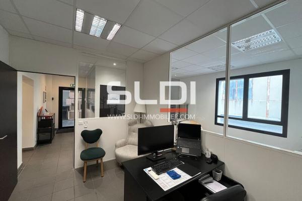 Locaux d'activités A LOUER - VAULX EN VELIN - 2 909 m²