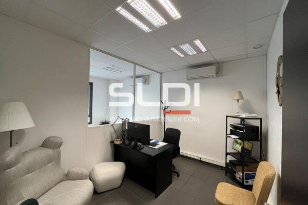 Locaux d'activités A LOUER - VAULX EN VELIN - 2 909 m²