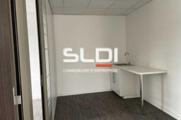 Bureaux A LOUER - VENISSIEUX - 7 006 m²