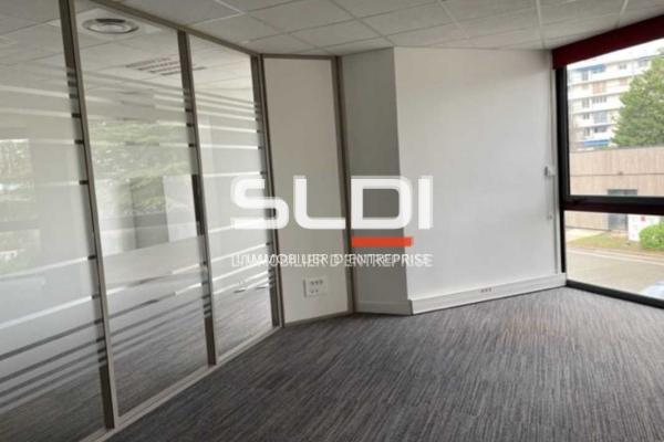 Bureaux A LOUER - VENISSIEUX - 7 006 m²