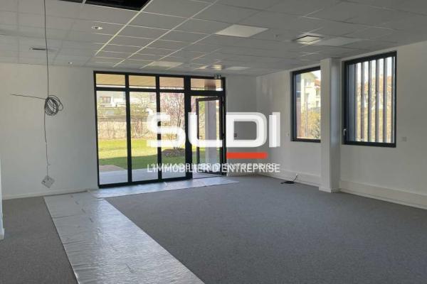 Bureaux A LOUER - VENISSIEUX - 7 006 m²