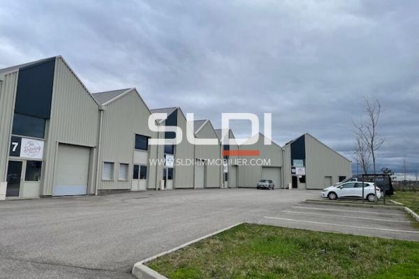 Locaux d'activités A LOUER - GENAS - 244 m²