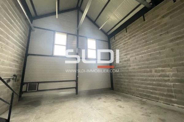 Locaux d'activités A LOUER - GENAS - 244 m²