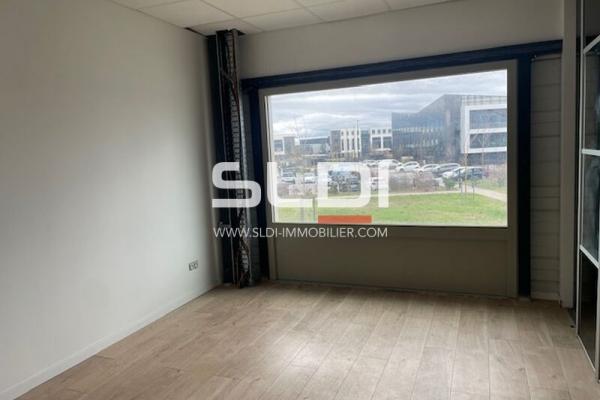 Locaux d'activités A LOUER - GENAS - 244 m²