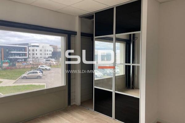 Locaux d'activités A LOUER - GENAS - 244 m²