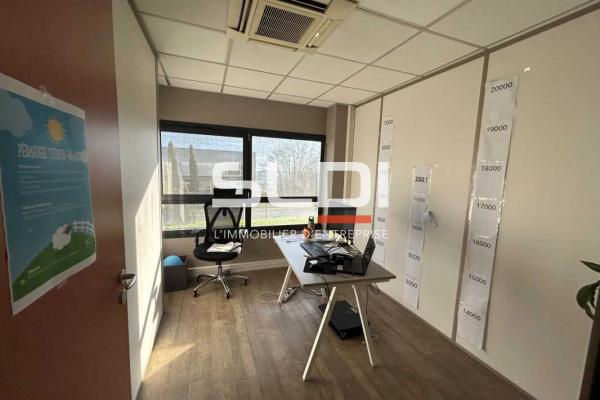 Bureaux A LOUER - LIMAS - 210 m²