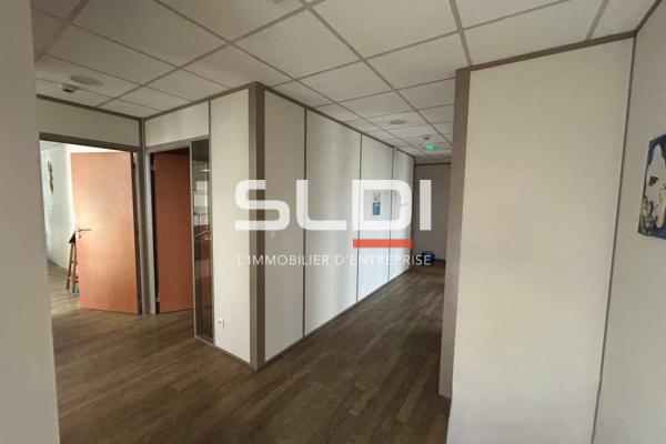 Bureaux A LOUER - LIMAS - 210 m²