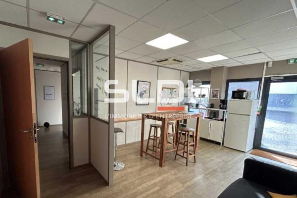 Bureaux A LOUER - LIMAS - 210 m²