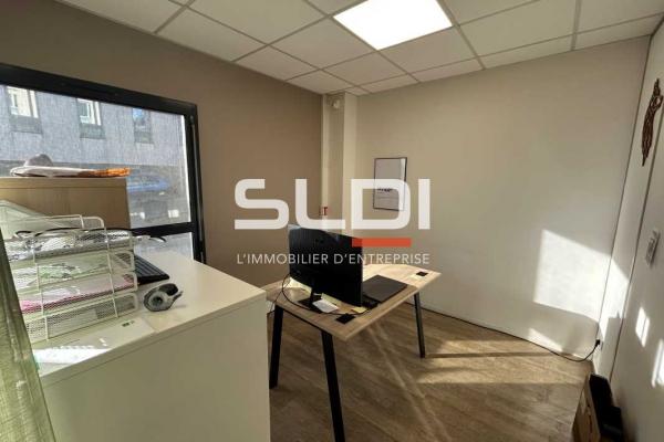 Bureaux A LOUER - LIMAS - 210 m²
