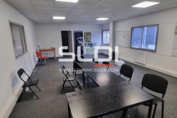 Locaux d'activités A LOUER - SAINT ETIENNE - 633 m²