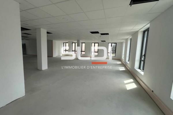 Bureaux A VENDRE OU A LOUER - VENISSIEUX - 700 m²