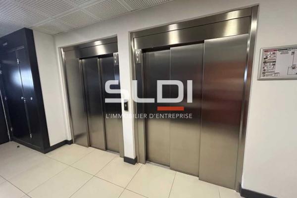 Bureaux A VENDRE OU A LOUER - VENISSIEUX - 700 m²