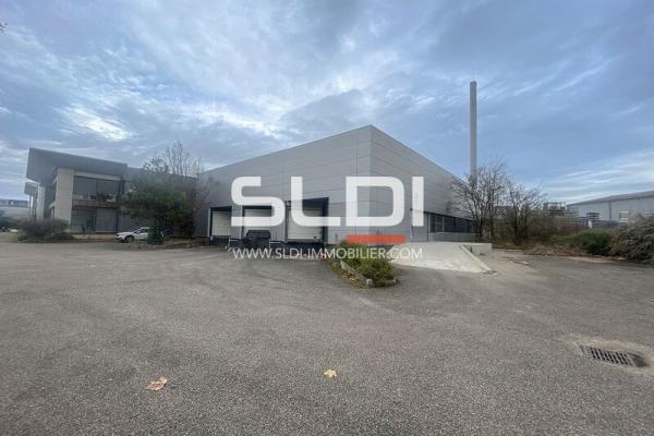 Locaux d'activités A VENDRE OU A LOUER - DECINES CHARPIEU - 3 804 m²